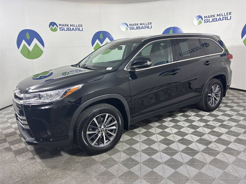 Used 2019 Toyota Highlander XLE image 3