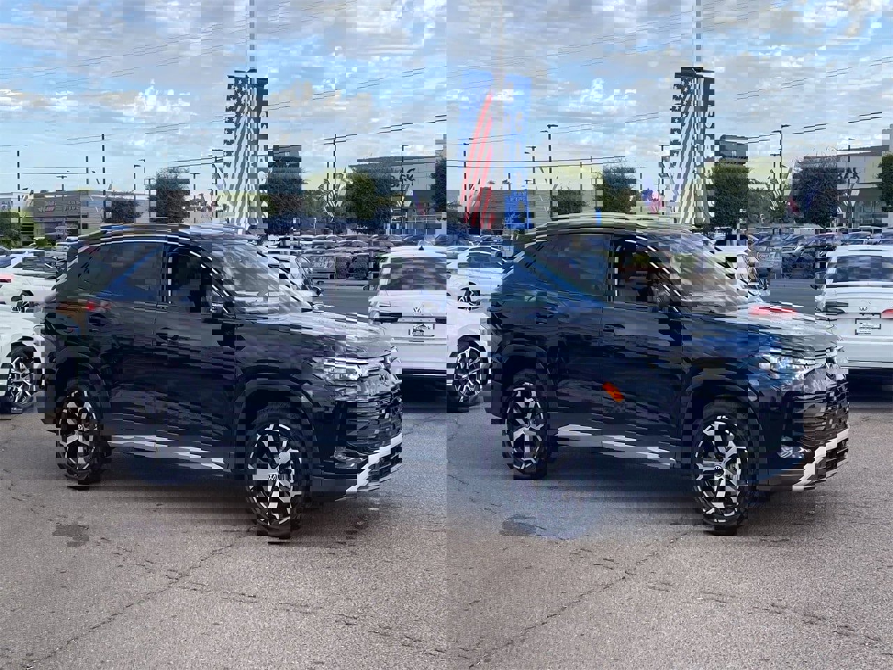 New 2025 Volkswagen Tiguan SE image 2