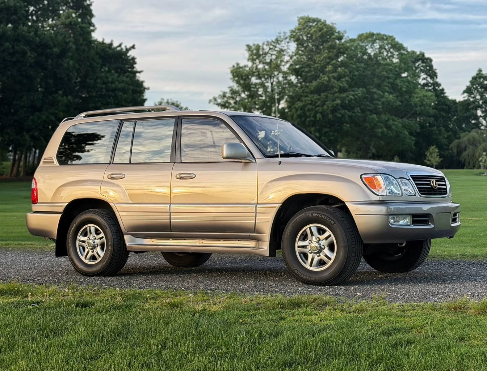 Used 2001 Lexus LX 470 4WD image 3