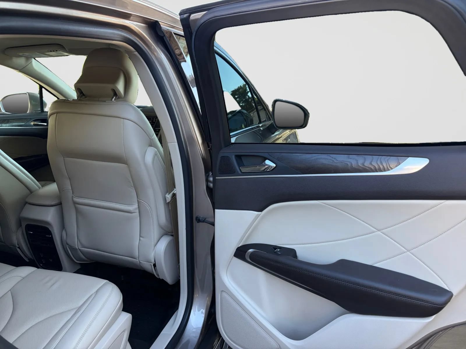 Used 2019 Lincoln MKC Reserve AWD/4WD image 17