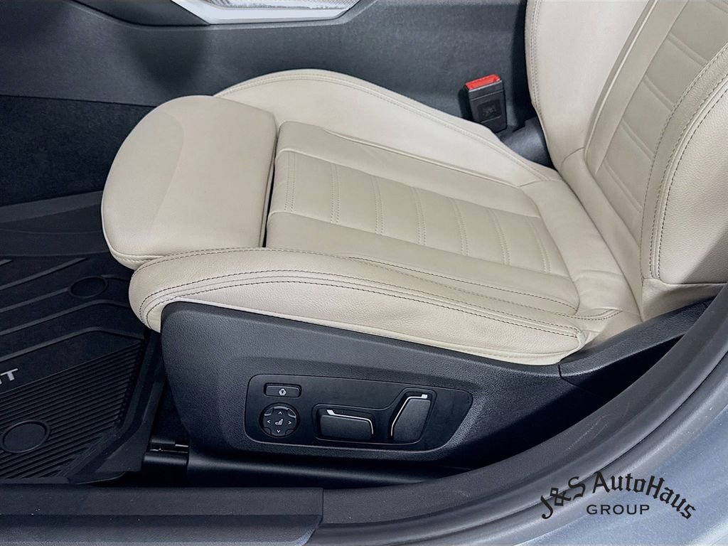 Used 2025 BMW M340i xDrive w/ Premium Package image 25