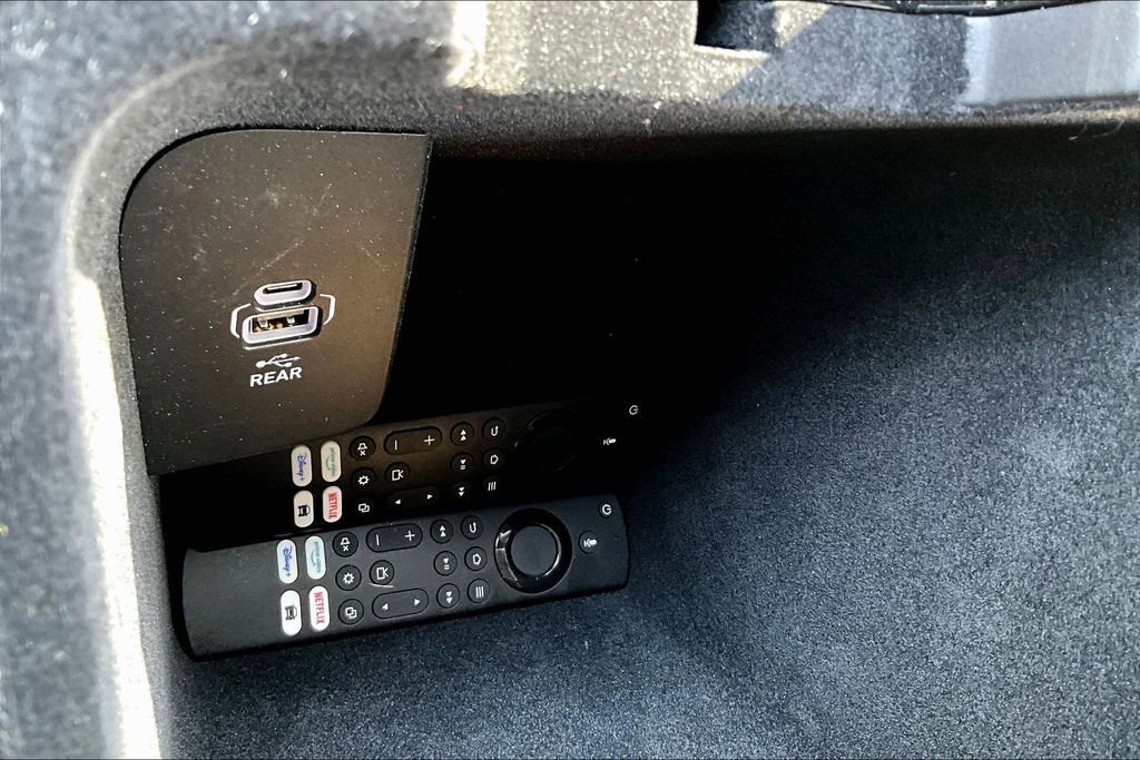 Used 2023 Jeep Grand Cherokee L Overland w/ Rear Seat Video Group I image 26