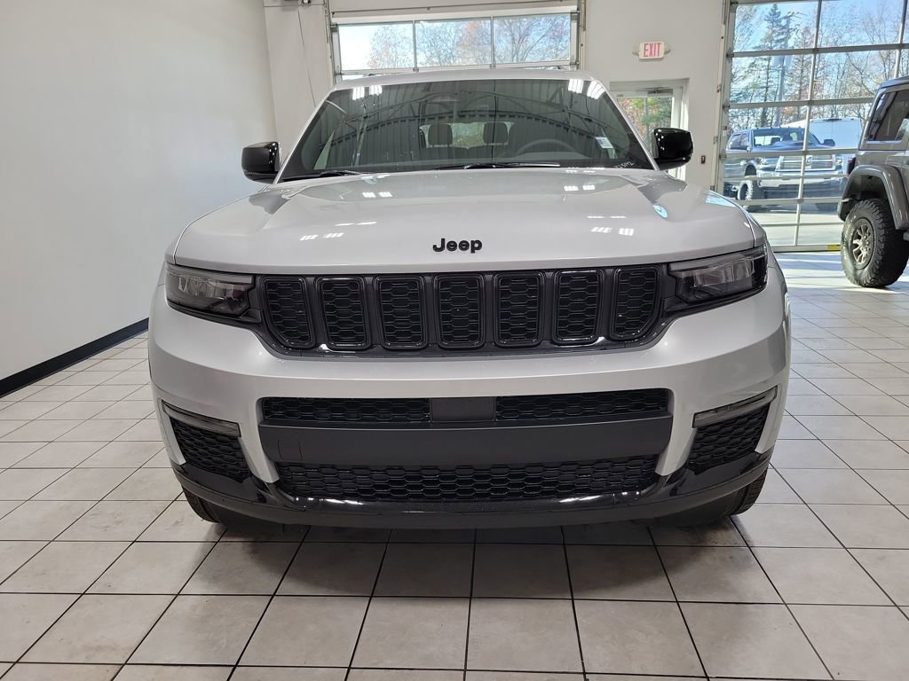 New 2025 Jeep Grand Cherokee L Limited w/ Black Appearance Package image 3