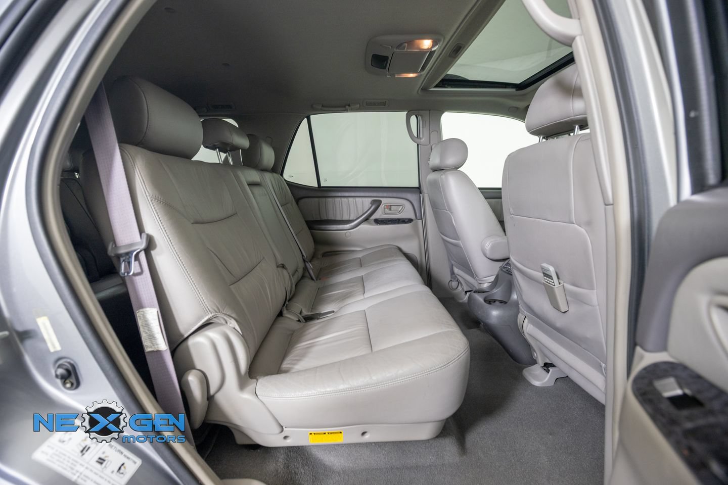 Used 2004 Toyota Sequoia Limited w/ Preferred Accessory Pkg AWD/4WD image 40