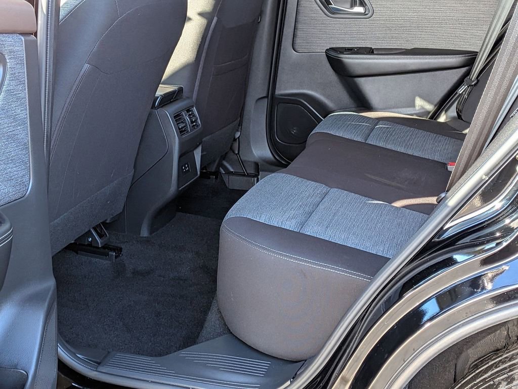 Used 2023 Nissan Rogue SV image 16