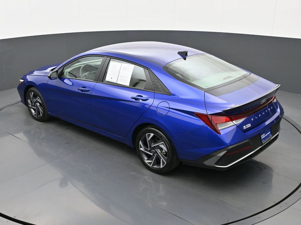 Certified 2025 Hyundai Elantra Sport image 33
