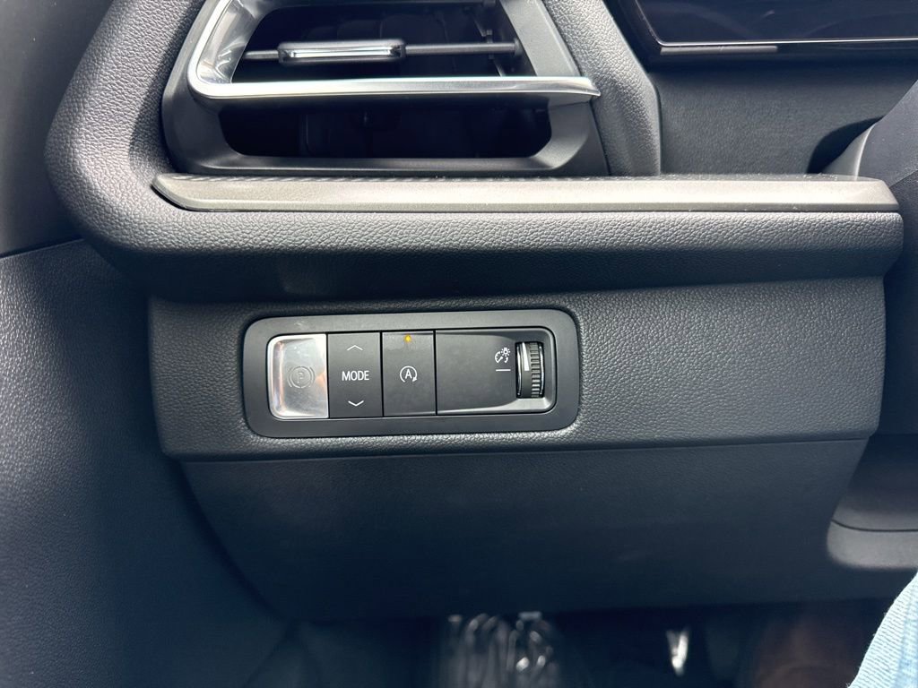 Used 2025 Chevrolet Traverse LT image 23