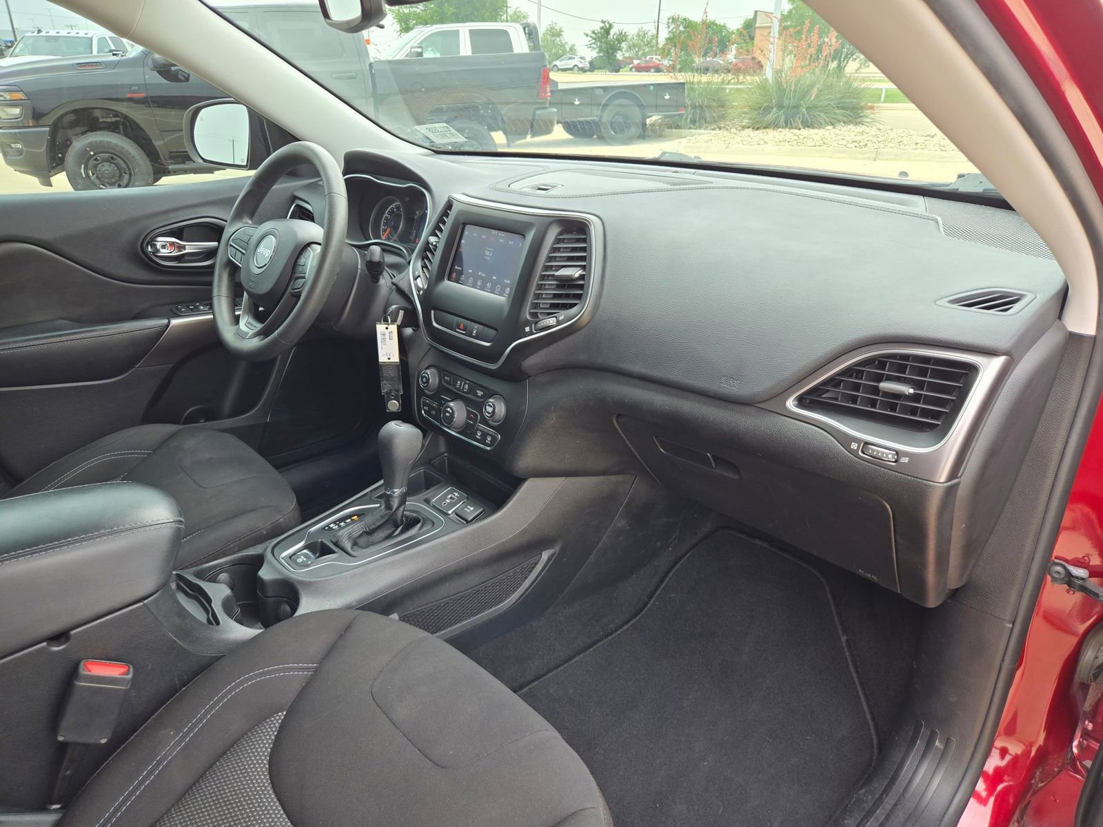 Used 2021 Jeep Cherokee Latitude FWD image 23