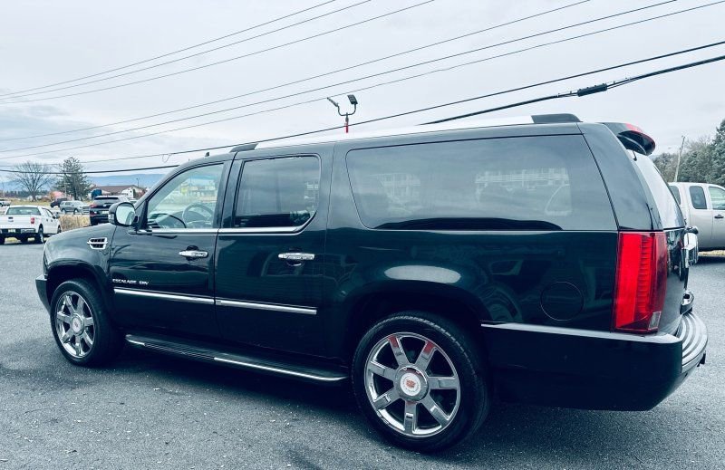 Used 2013 Cadillac Escalade ESV Luxury image 3