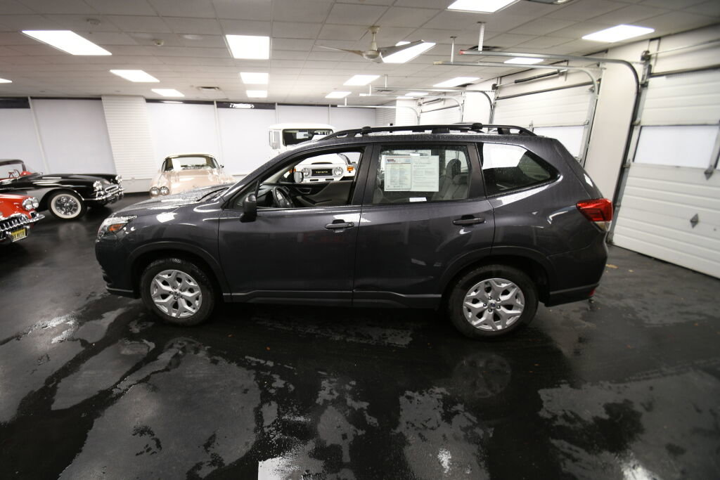 Used 2022 Subaru Forester Base image 4