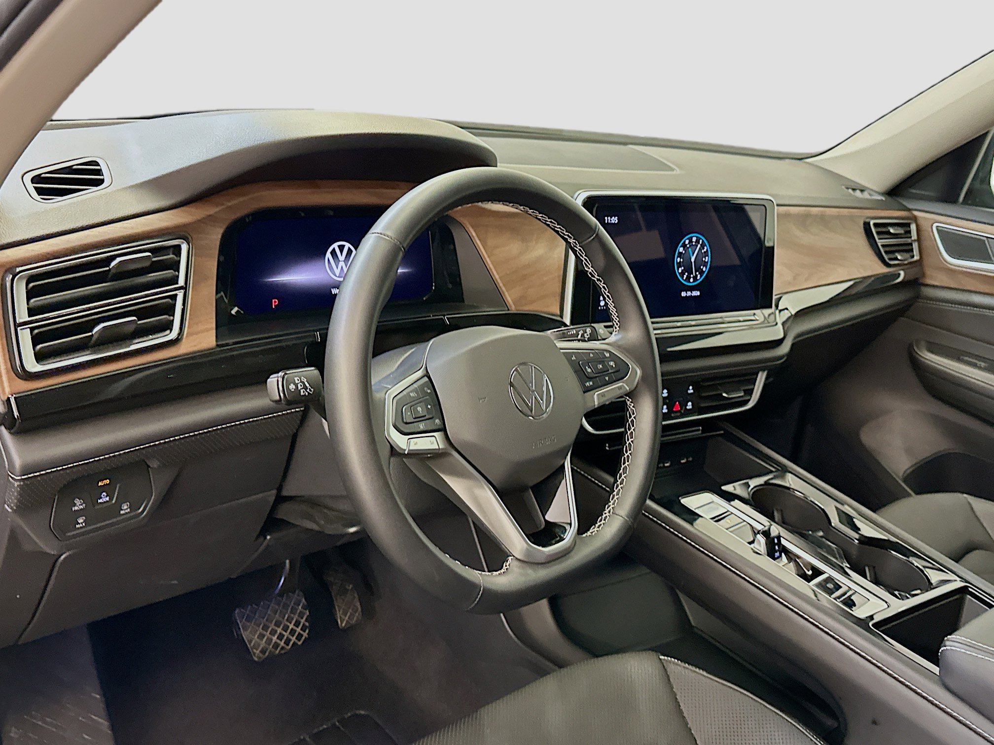 Used 2025 Volkswagen Atlas SE image 18