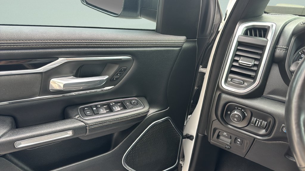 Used 2019 RAM 1500 Laramie w/ Sport Appearance Package AWD/4WD image 16