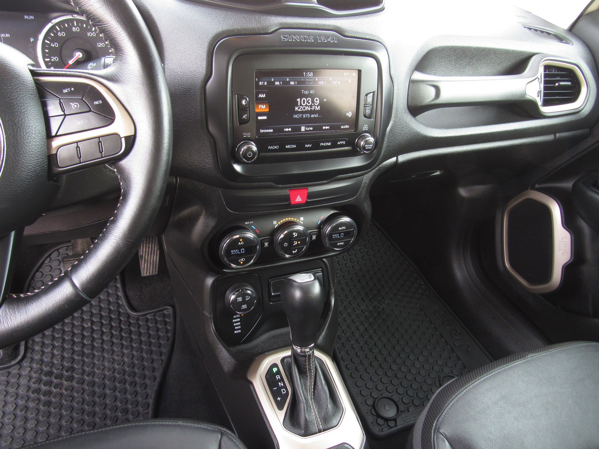 Used 2017 Jeep Renegade Trailhawk image 17