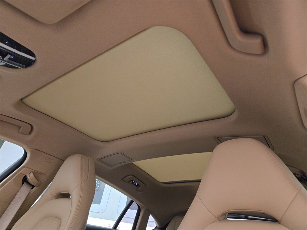 Used 2018 Porsche Panamera 4S Executive w/ Sportdesign Package image 18