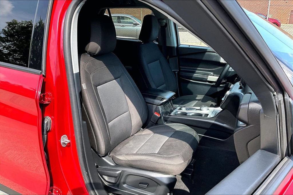 Certified 2023 Ford Explorer XLT AWD/4WD image 7