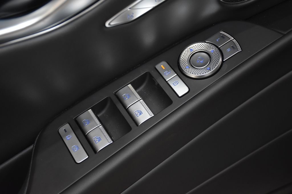 Used 2025 Genesis G80 2.5T image 18