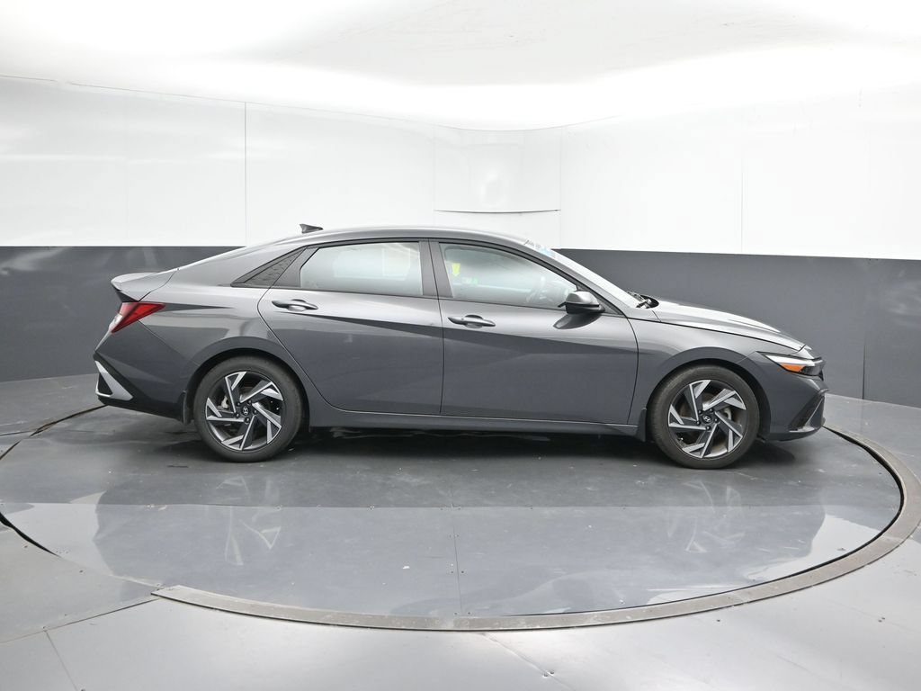 Certified 2025 Hyundai Elantra Sport FWD image 6