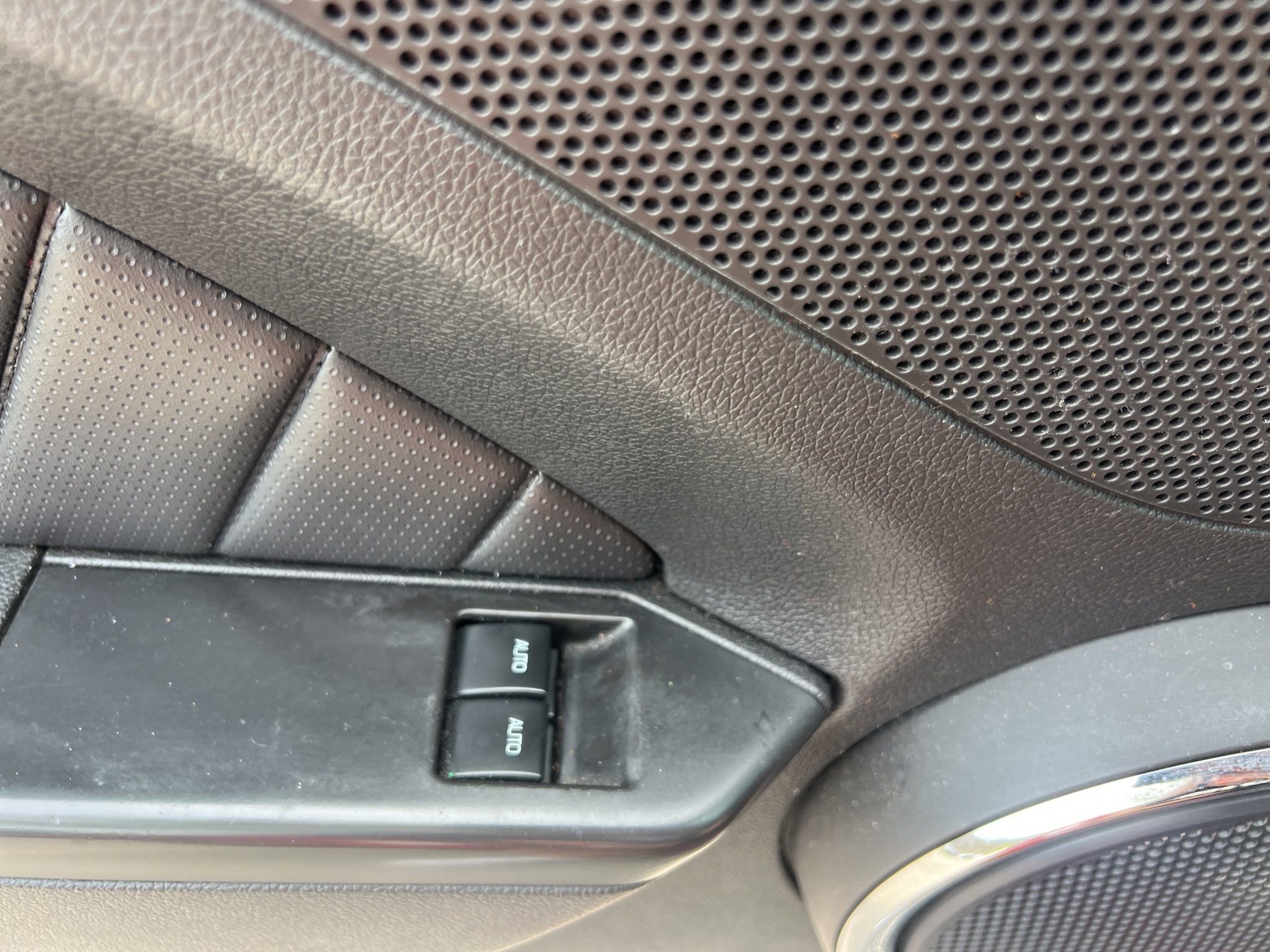 Used 2012 Ford Mustang GT Premium RWD image 20