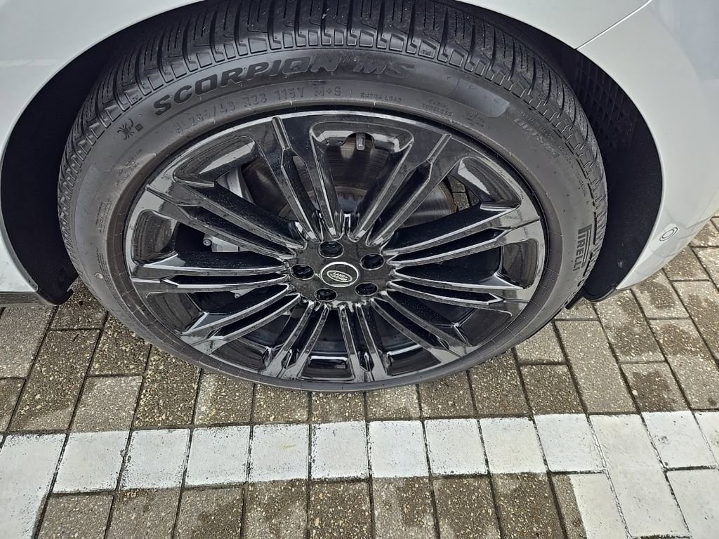 Certified 2025 Land Rover Range Rover Long Wheelbase SE image 11