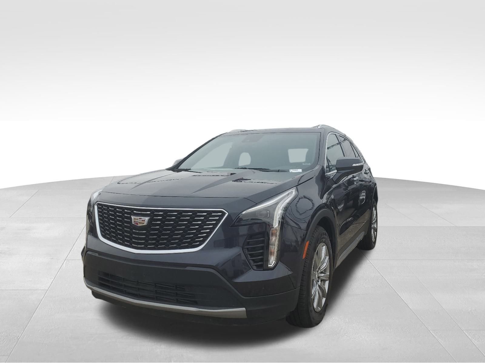 Used 2023 Cadillac XT4 Premium Luxury image 2