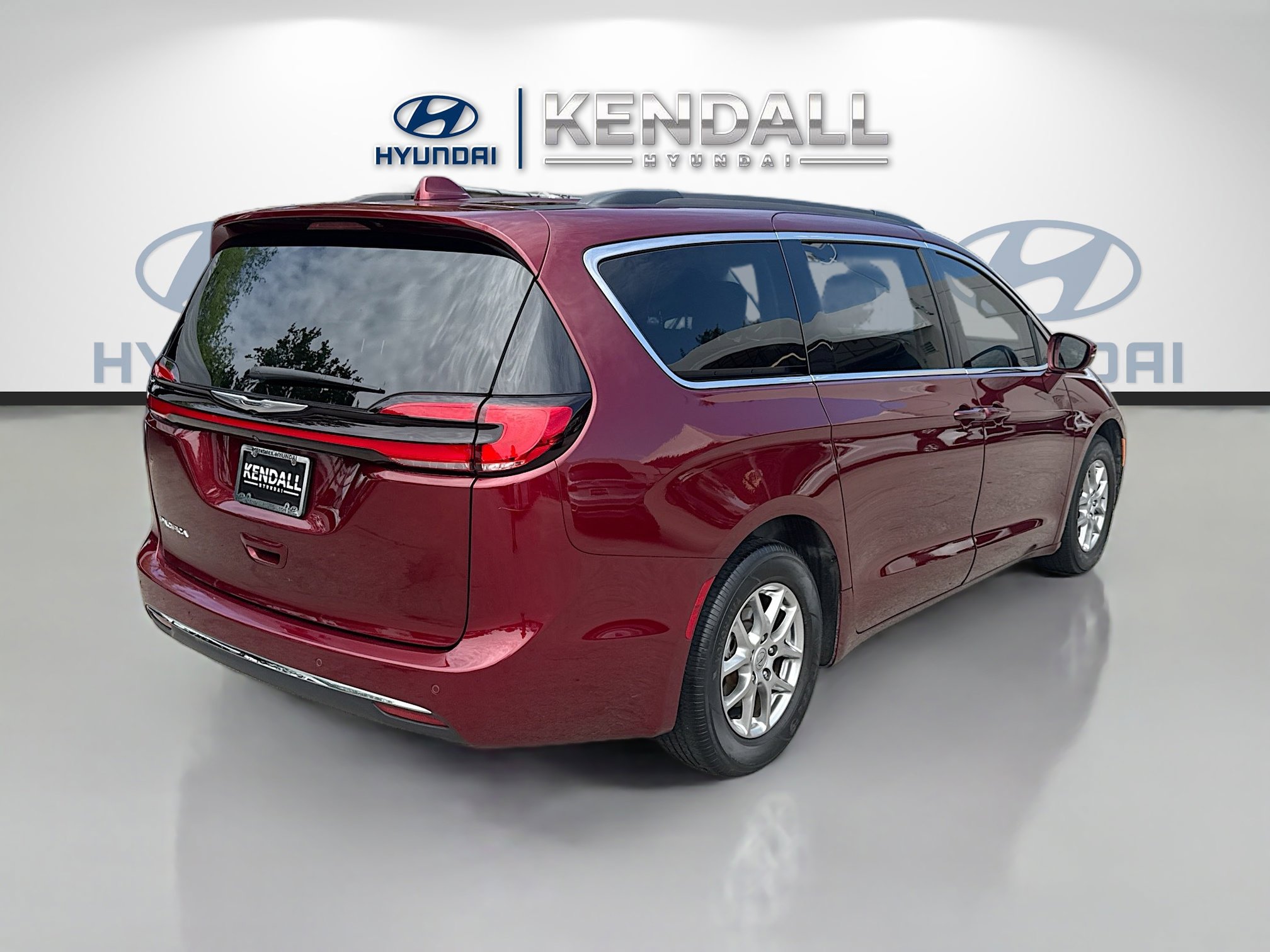 Used 2021 Chrysler Pacifica Touring w/ Cold Weather Group image 6