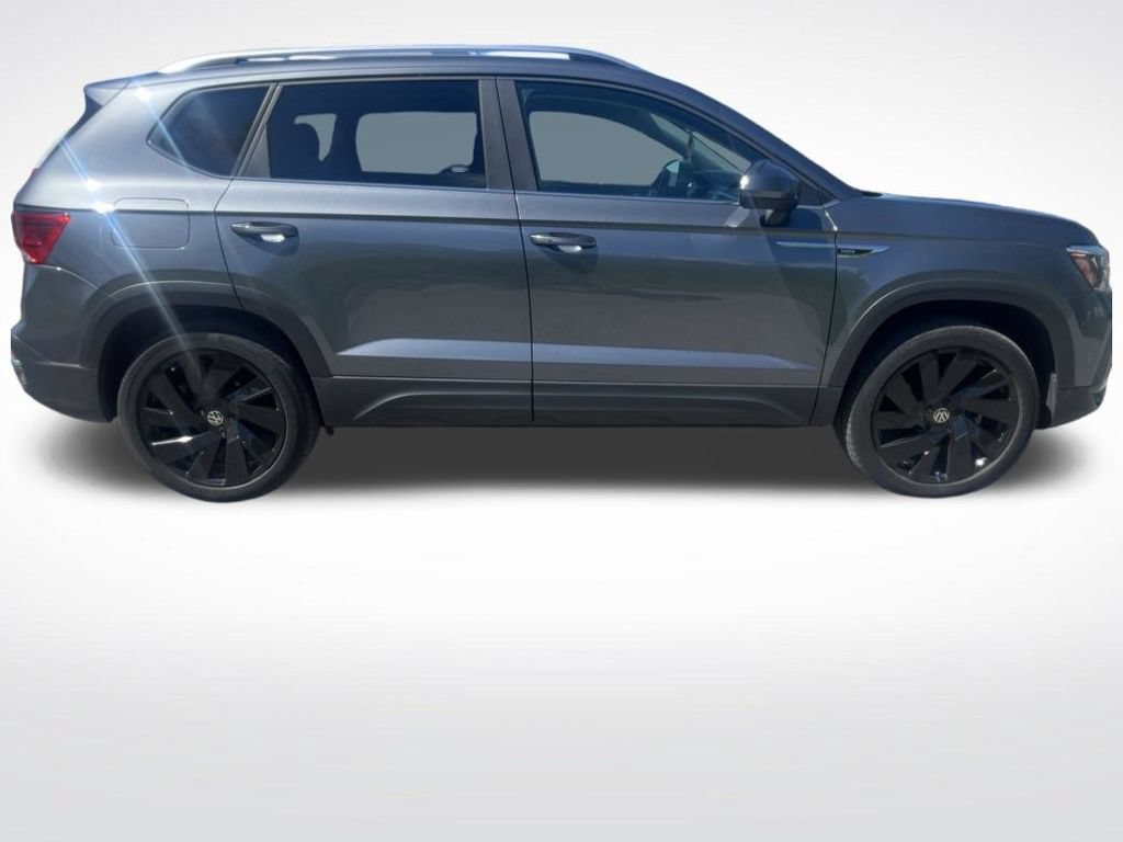 Used 2023 Volkswagen Taos SE w/ Black Wheel Package AWD/4WD image 5