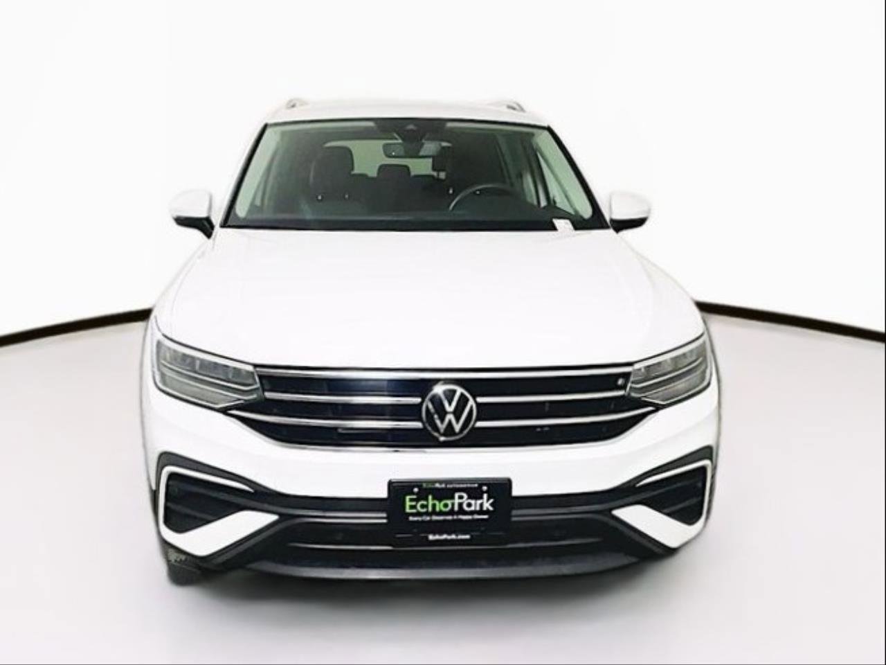 Used 2022 Volkswagen Tiguan SE image 2
