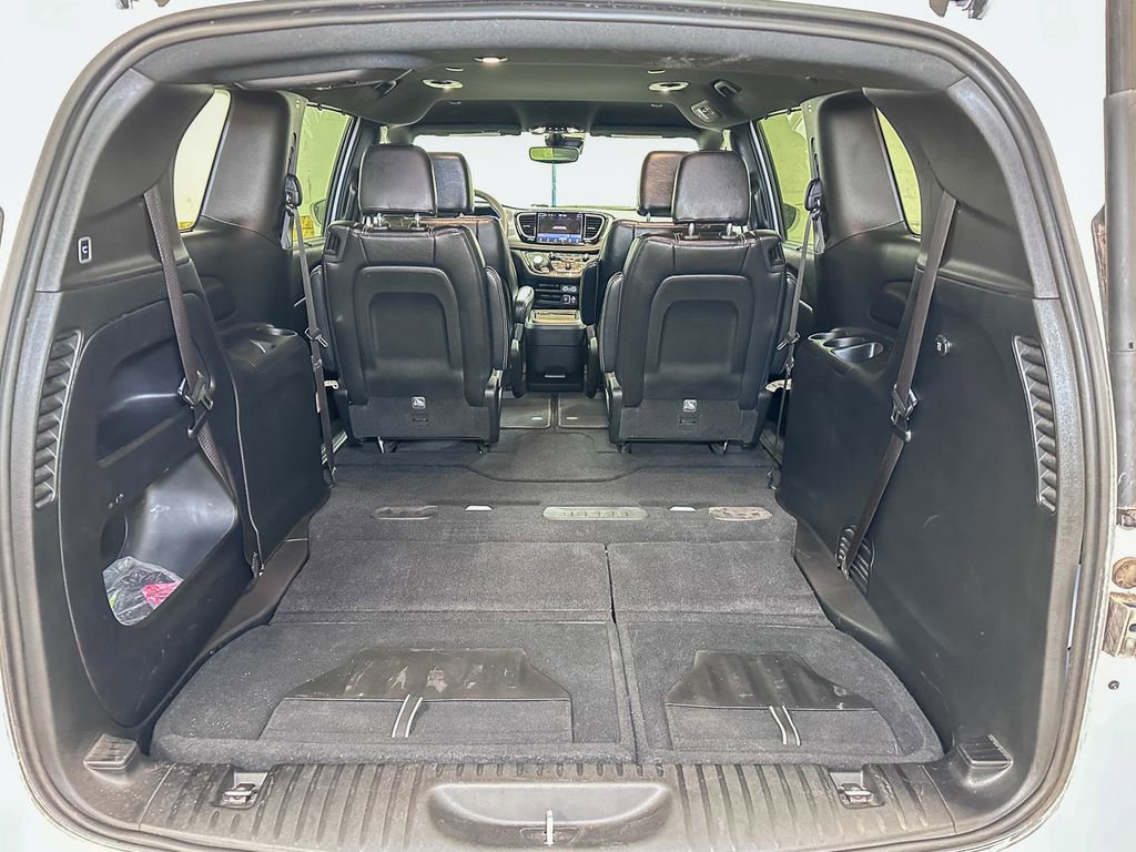 Certified 2022 Chrysler Pacifica Touring-L w/ S Appearance Package image 21