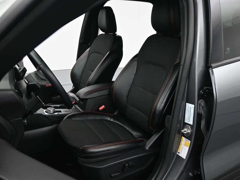 Certified 2025 Ford Escape ST-Line AWD/4WD image 9