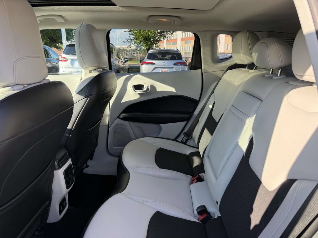 Used 2019 Jeep Compass Latitude FWD image 17