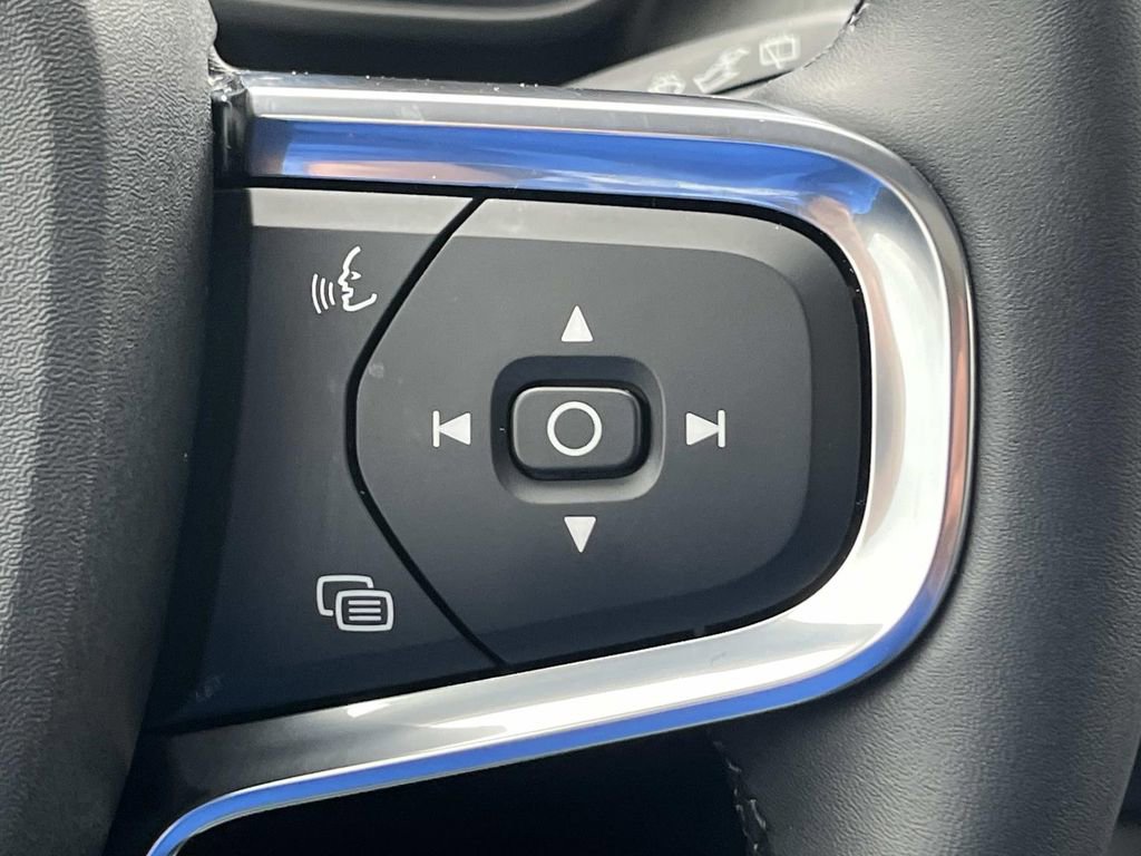 Used 2025 Volvo XC40 B5 Plus w/ Protection Package Premier image 31