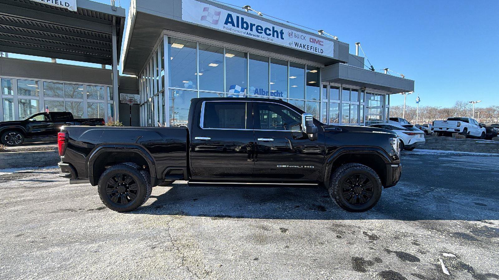 Used 2024 GMC Sierra 2500 Denali Ultimate w/ Snow Plow Prep/Camper Package image 8