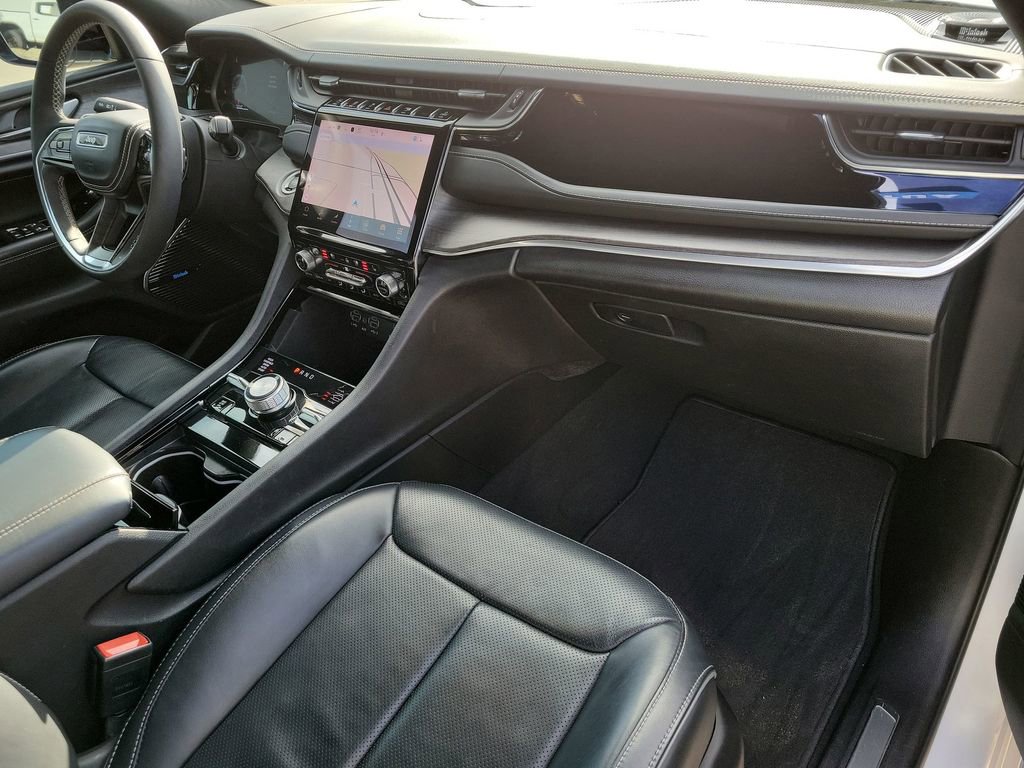 Used 2023 Jeep Grand Cherokee Overland image 30