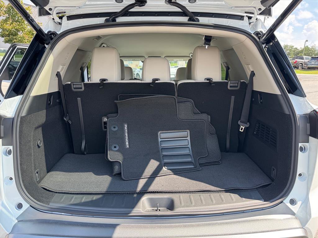 New 2026 Nissan Pathfinder SL FWD image 10