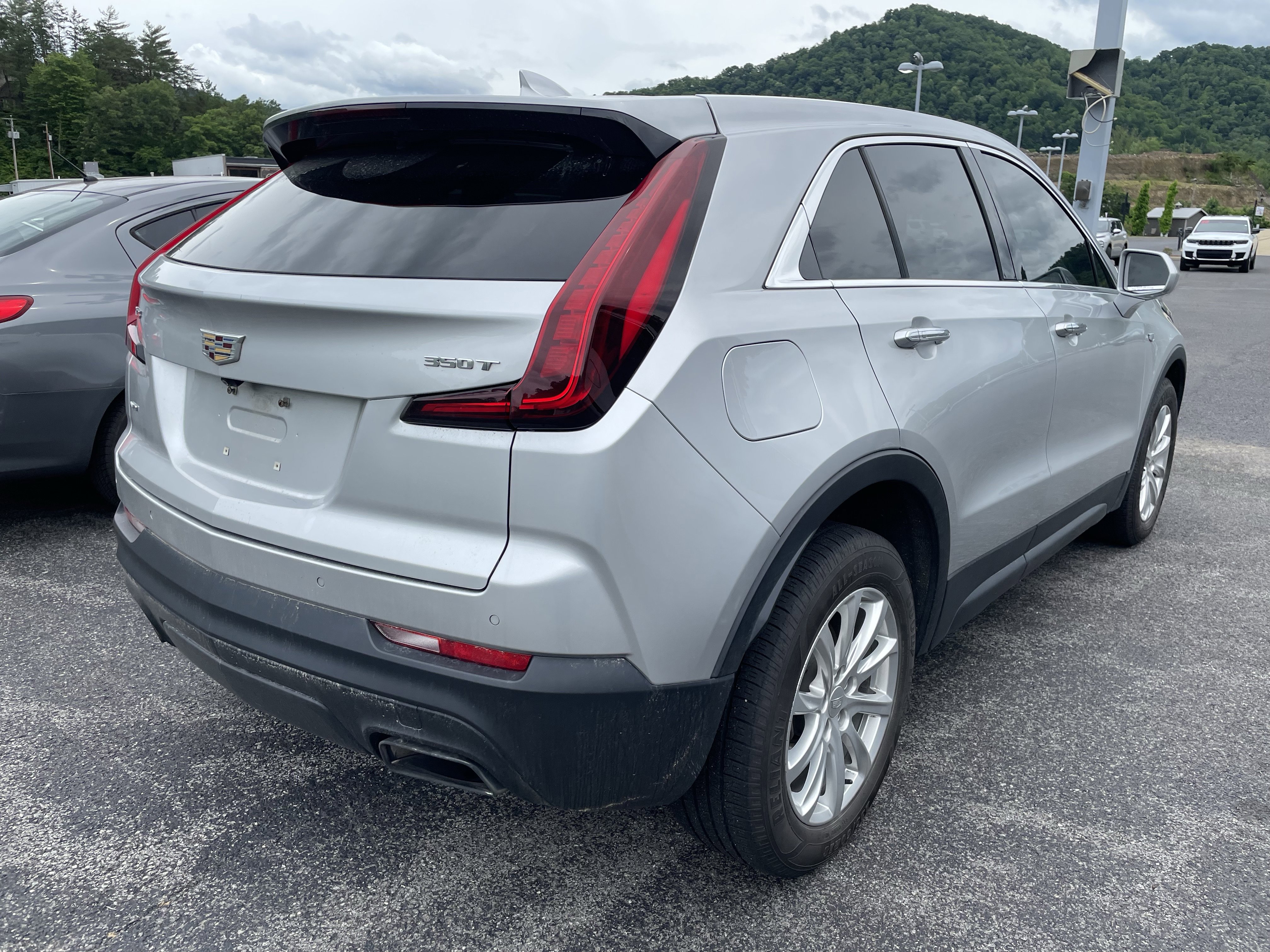 Used 2020 Cadillac XT4 Luxury w/ Cold Weather Package AWD/4WD image 2