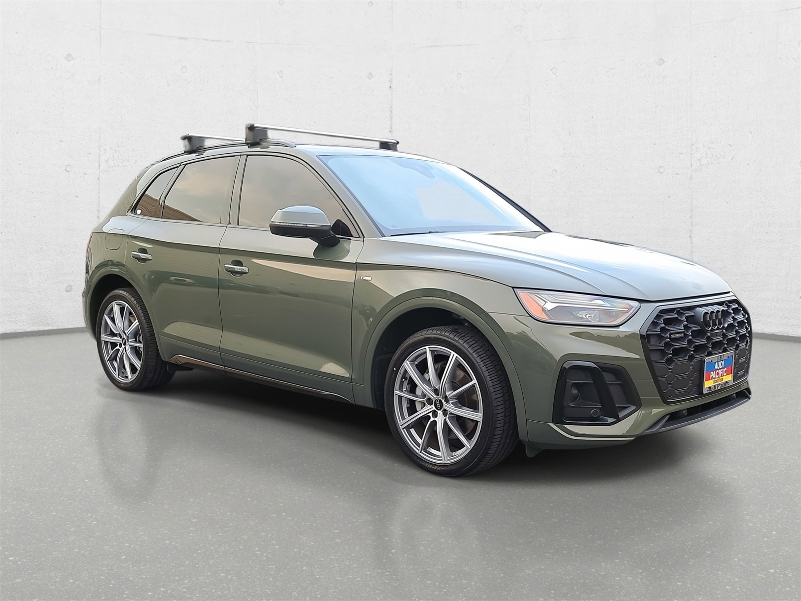 Used 2023 Audi Q5 e Premium Plus w/ Premium Plus Package image 3