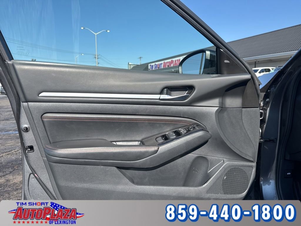 Used 2023 Nissan Altima 2.5 SR image 17