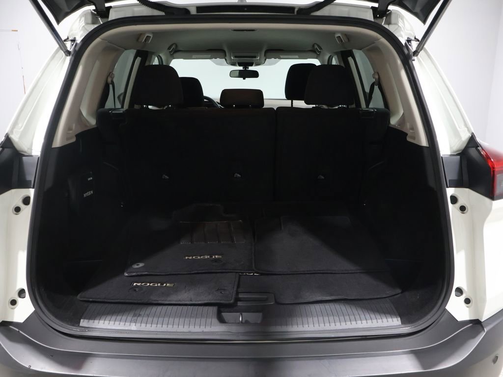 Used 2023 Nissan Rogue S image 4