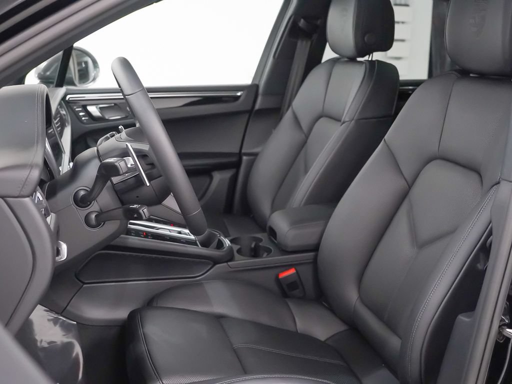 Certified 2026 Porsche Macan Turbo AWD/4WD image 5