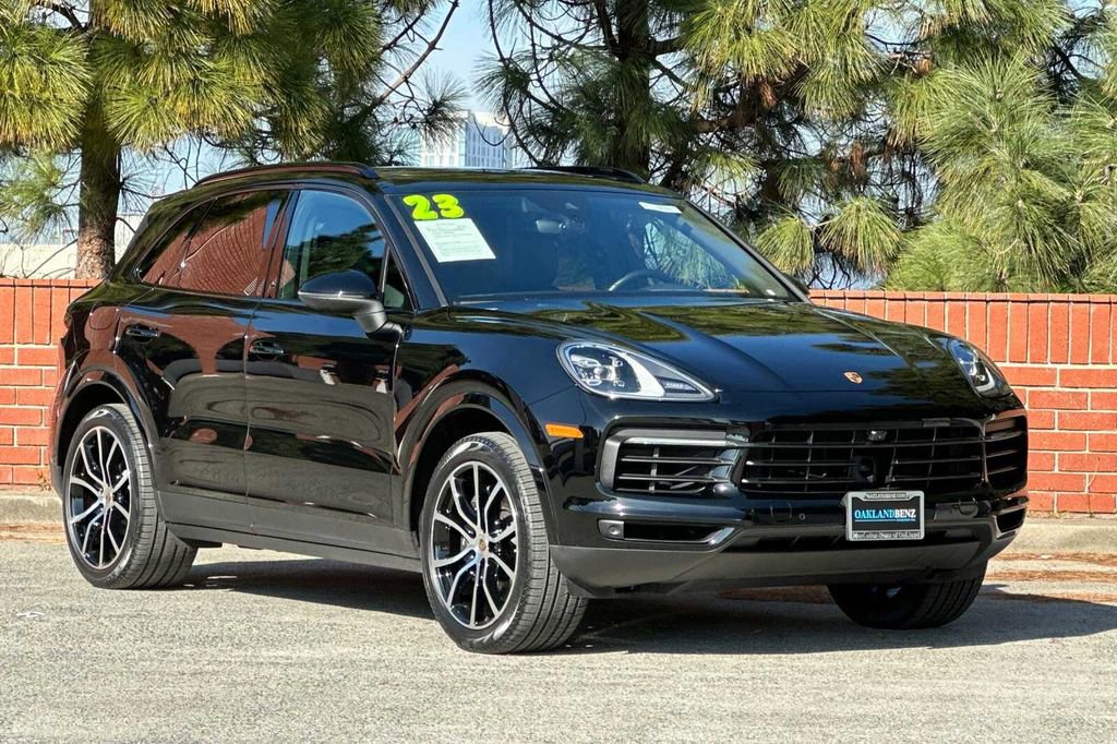 Used 2023 Porsche Cayenne image 2