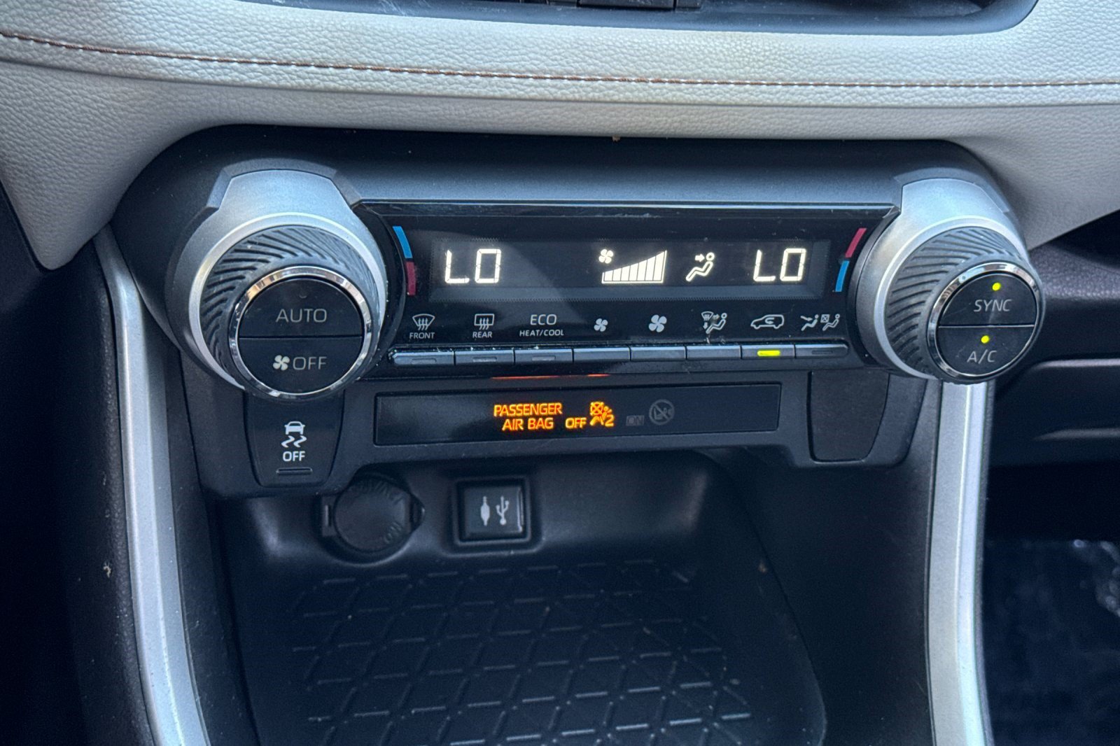 Used 2019 Toyota RAV4 XLE w/ All Weather Liner Package AWD/4WD image 19