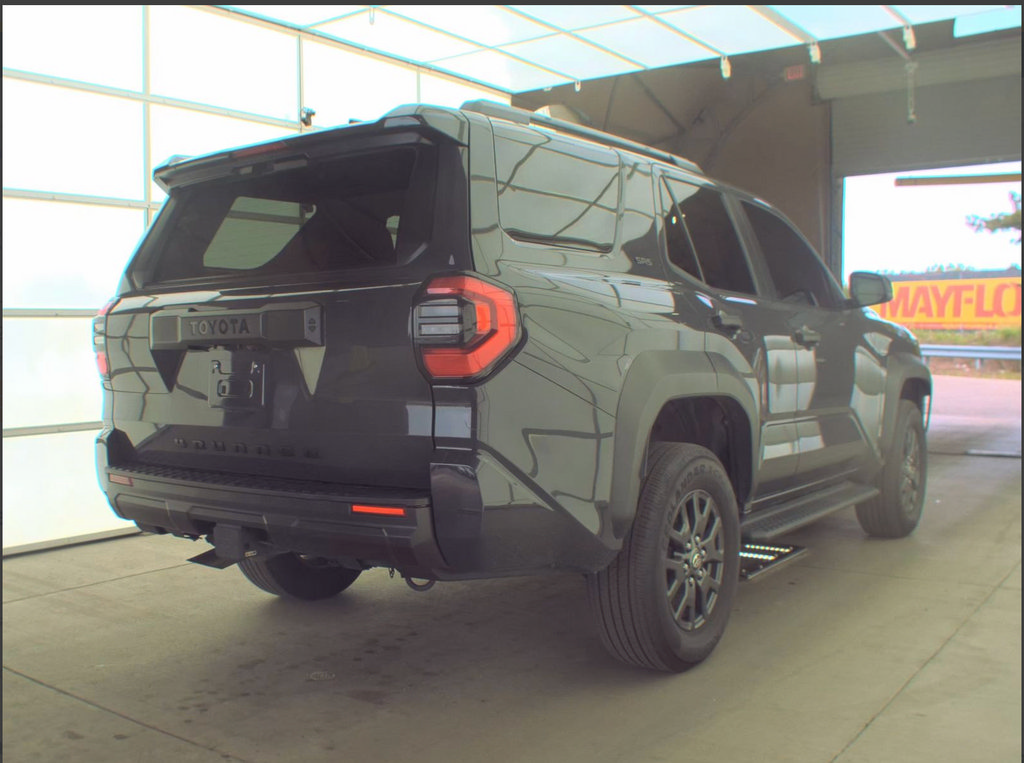 Used 2025 Toyota 4Runner SR5 AWD/4WD image 21