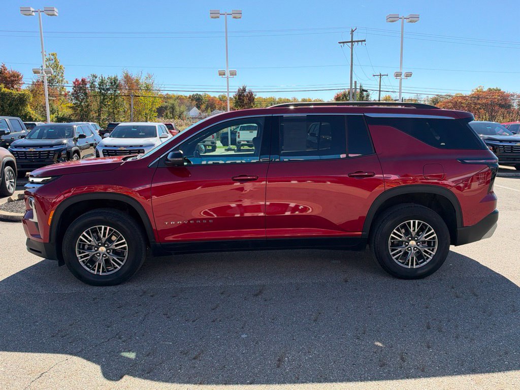 Used 2024 Chevrolet Traverse LT w/ Trailering Package AWD/4WD image 28