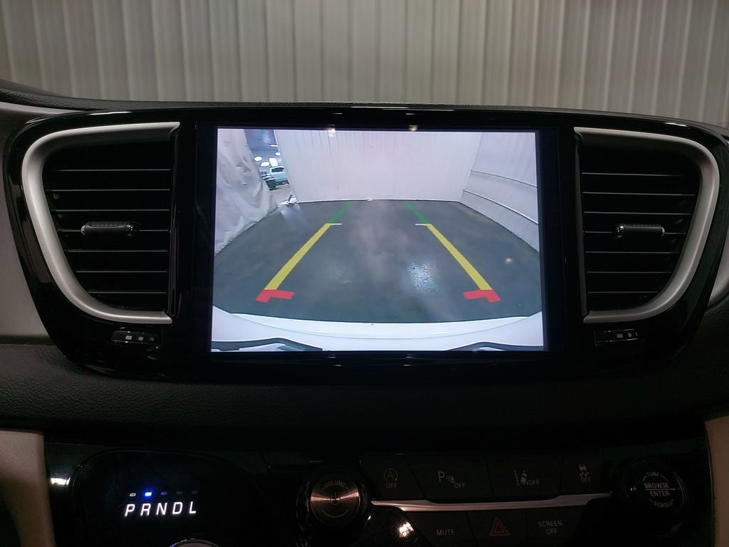 Used 2024 Chrysler Pacifica Touring-L image 24