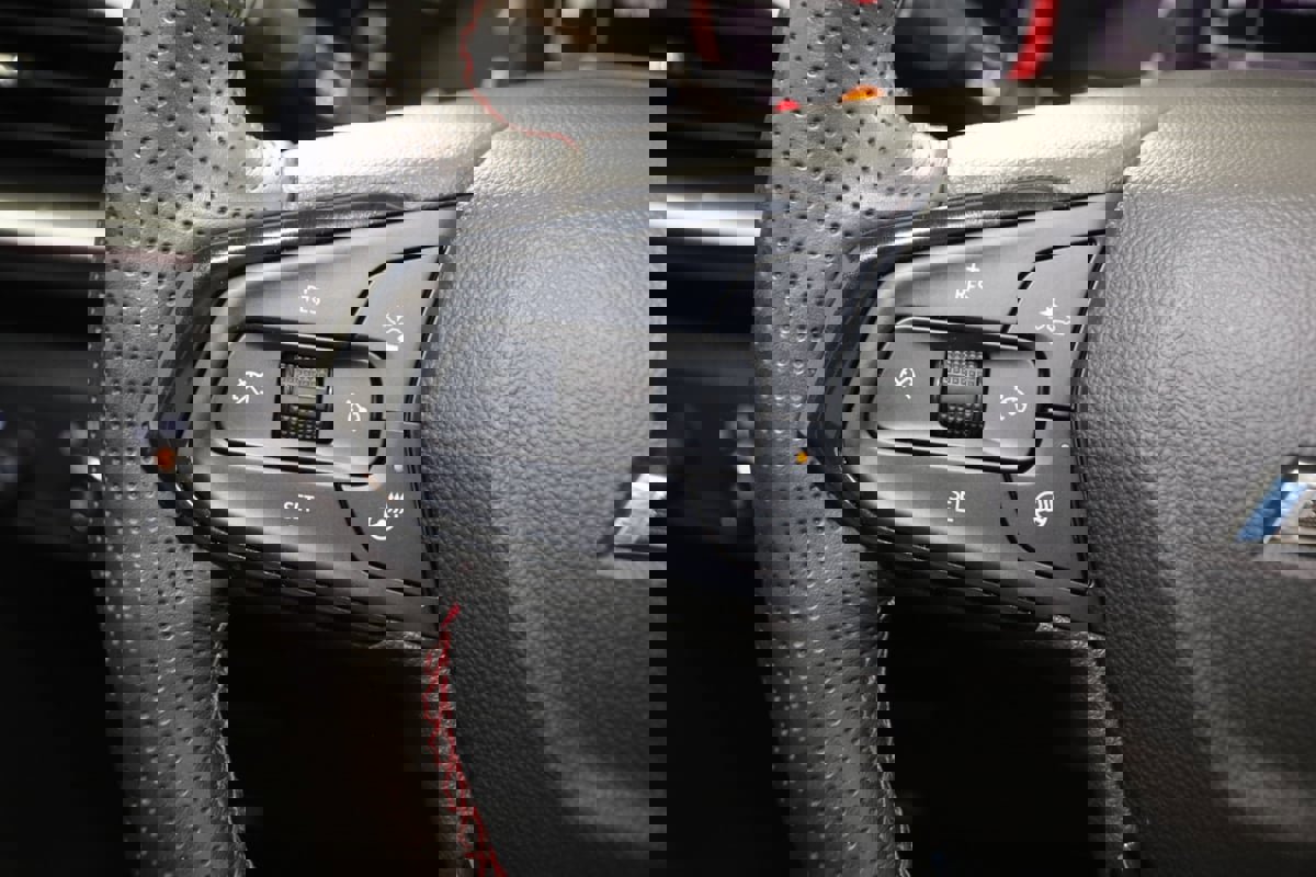 Used 2023 Chevrolet TrailBlazer RS image 37