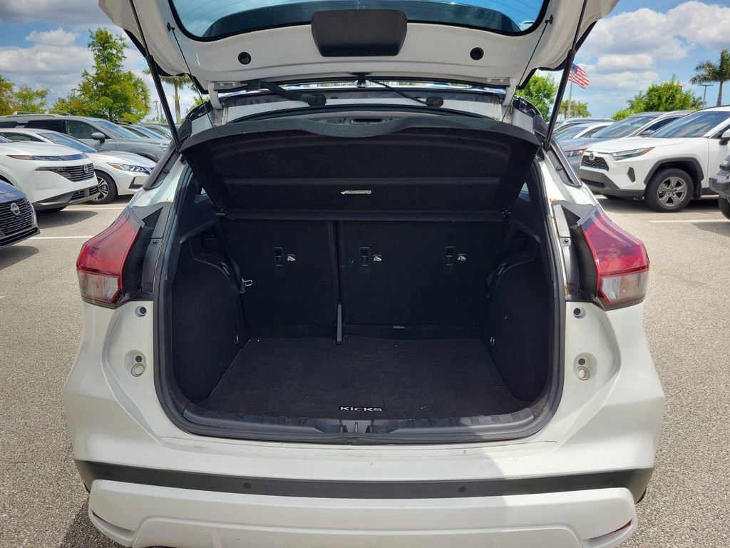 Used 2021 Nissan Kicks SR w/ SR Premium Package FWD image 11