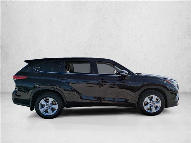 Certified 2021 Toyota Highlander LE image 4