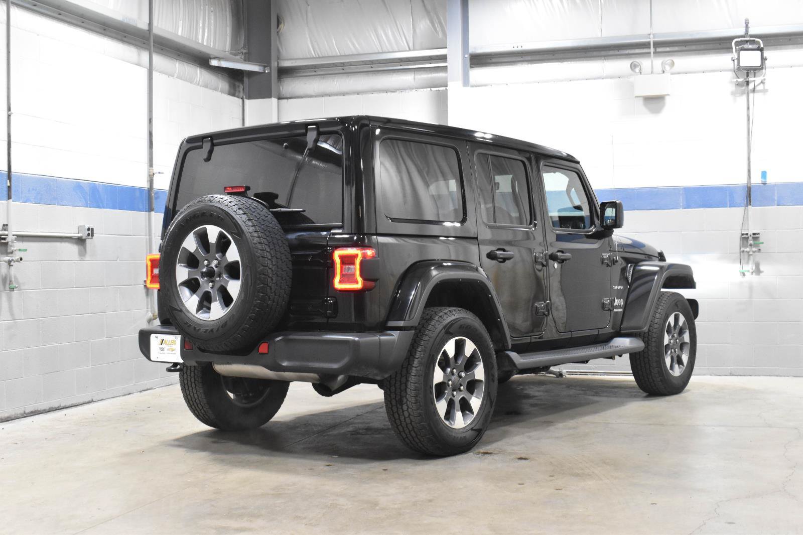 Used 2023 Jeep Wrangler Unlimited Sahara w/ LED Lighting Group AWD/4WD image 25
