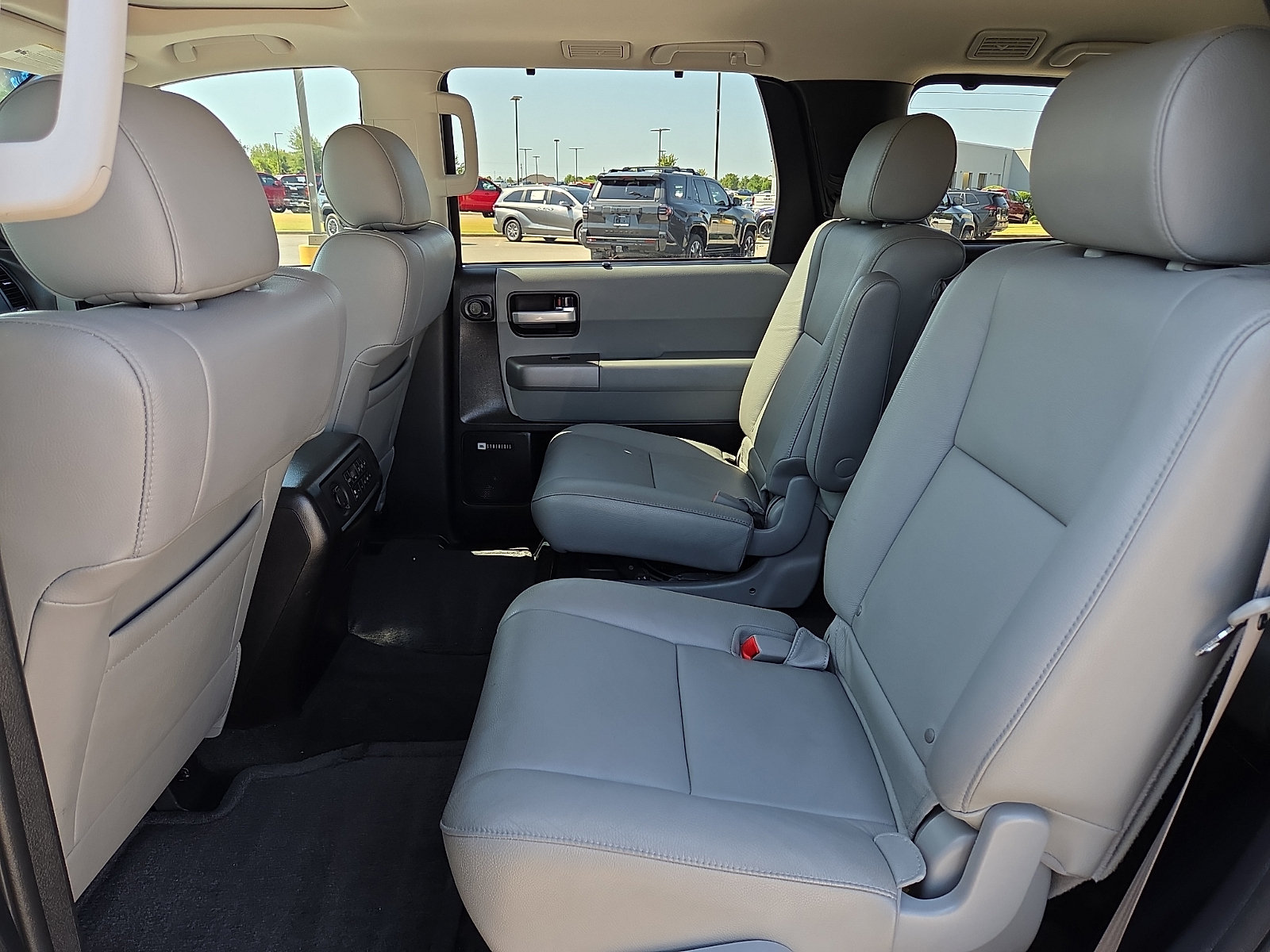 Used 2013 Toyota Sequoia Limited AWD/4WD image 11