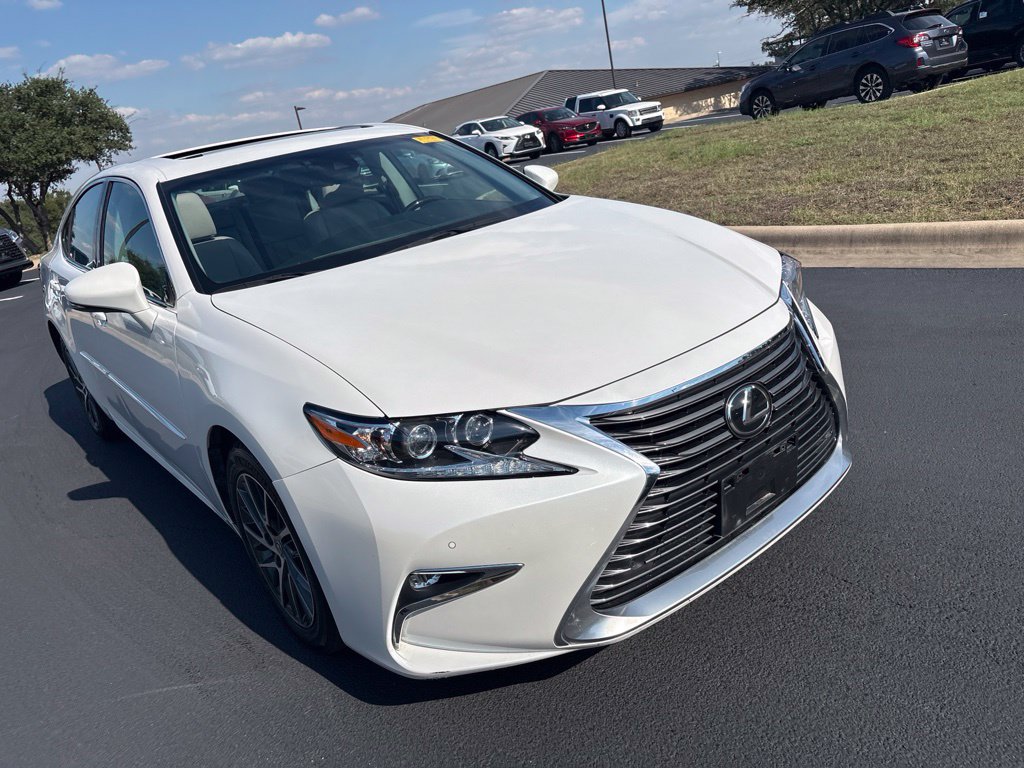 Used 2017 Lexus ES 350 w/ Luxury Package FWD image 7
